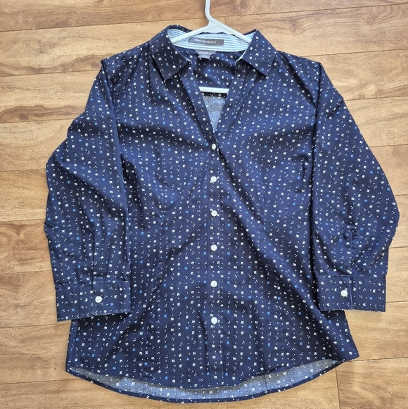 Eddie Bauer Tops - Eddie Bauer Women’s Navy Floral Wrinkle-Free Button Shirt – Size Small